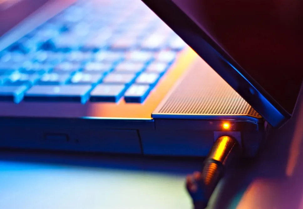 Địa Chỉ Sửa Laptop Không Nhận Sạc Quận 12 Tại Nhà