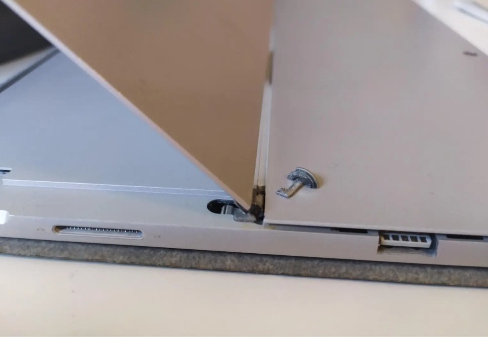 Địa Chỉ Thay Bản Lề Surface Nhanh Chóng Ở TPHCM