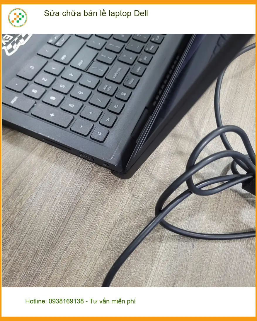 Chỗ Sửa bản lề laptop Dell Quận Tân Bình uy tín - Anh Quốc lo lắng bản lề gãy ảnh thực tế 1