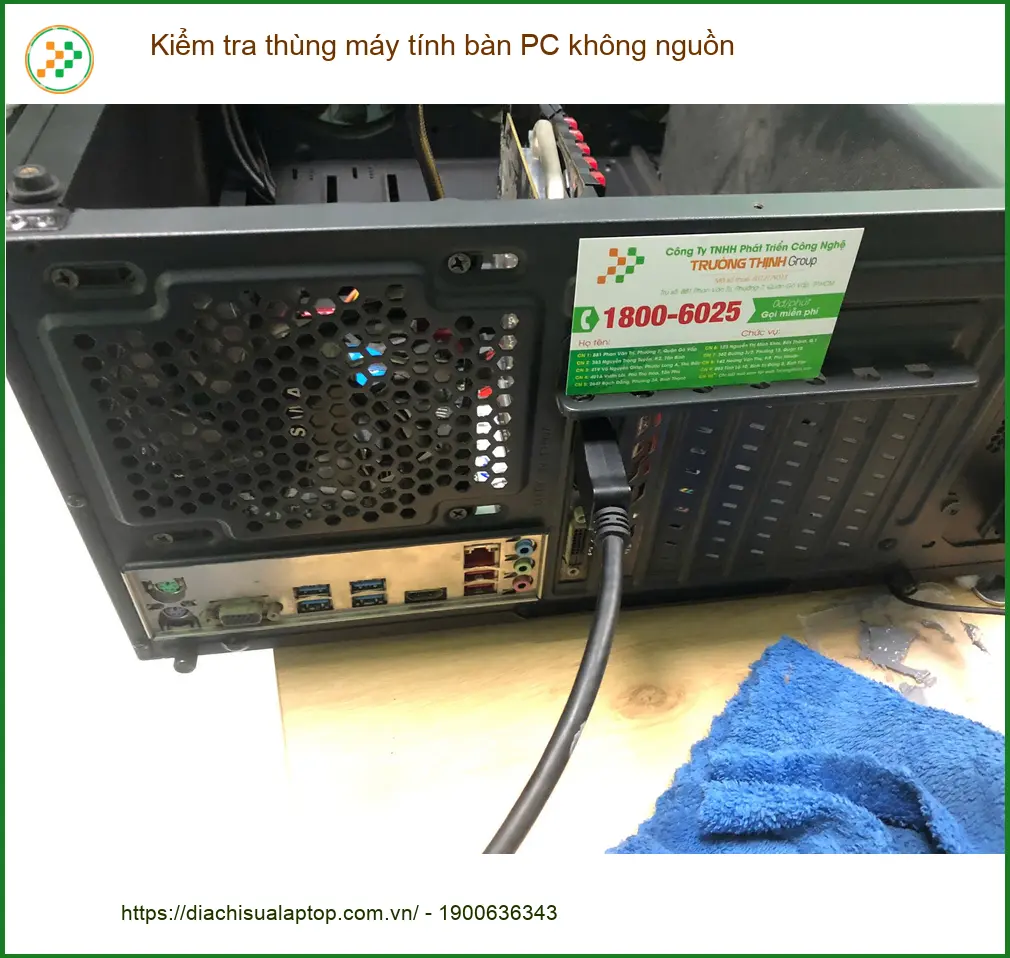 Chú Tùng chủ xưởng mộc kiểm tra thùng máy tính bàn PC không nguồn Quận Bình Tân lấy liền ảnh thực tế 1